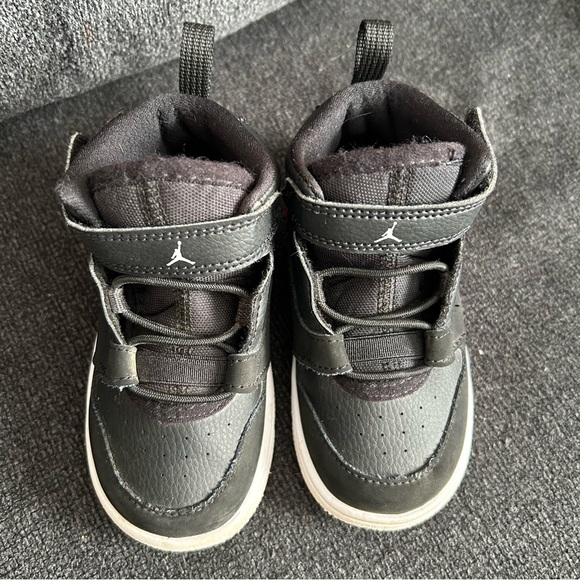 Toddler Air Jordans Sneakers Nike Size 8 - Picture 2 of 6